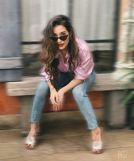 Helly Daruwala feet photo 6