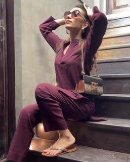 Helly Daruwala feet photo 5