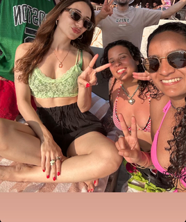 Helly Daruwala feet photo 16