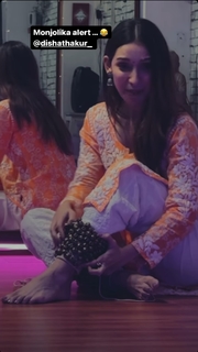 Helly Daruwala feet photo 15
