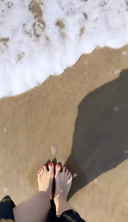 Helly Daruwala feet photo 13
