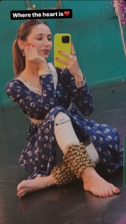 Helly Daruwala feet photo 12