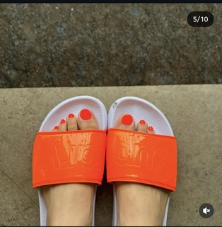 Helly Daruwala feet photo 11