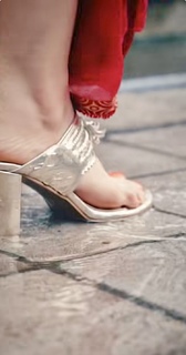 Helly Daruwala feet photo 10