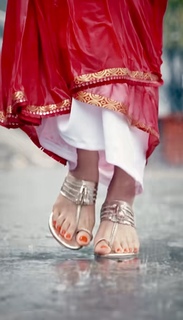 Helly Daruwala feet photo 8