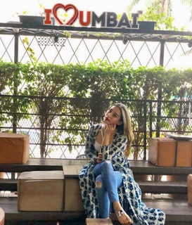 Helly Daruwala feet photo 3