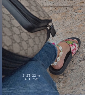 Helly Daruwala feet photo 15
