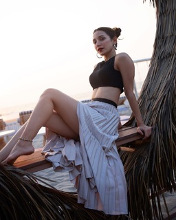 Helly Daruwala feet photo 5