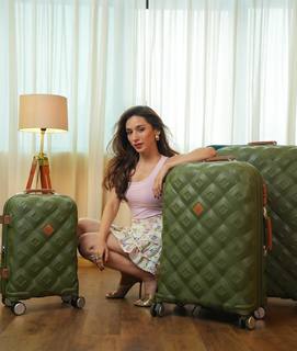 Helly Daruwala feet photo 20