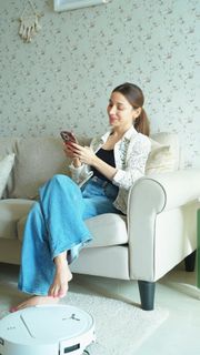 Helly Daruwala feet photo 14