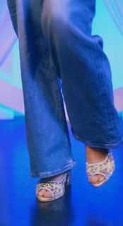 Helly Daruwala feet photo 11