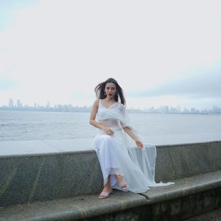 Helly Daruwala feet photo 9