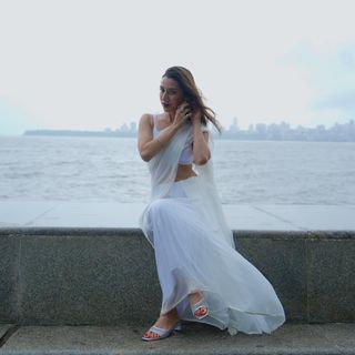 Helly Daruwala feet photo 8