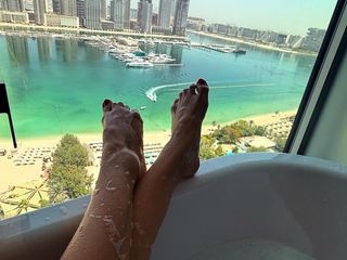 Helly Daruwala feet photo 19