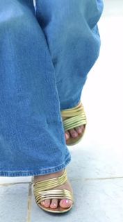 Helly Daruwala feet photo 13