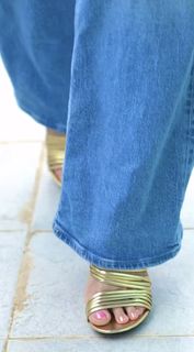 Helly Daruwala feet photo 11