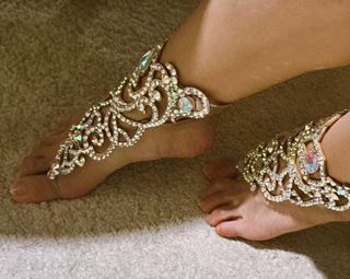 Helly Daruwala feet photo 10
