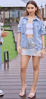 Helly Daruwala feet photo 7