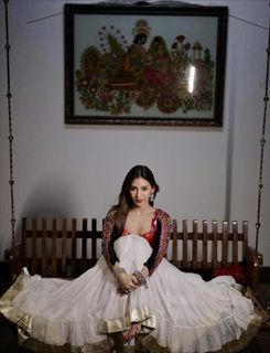 Helly Daruwala feet photo 4