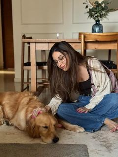 Helly Daruwala feet photo 3