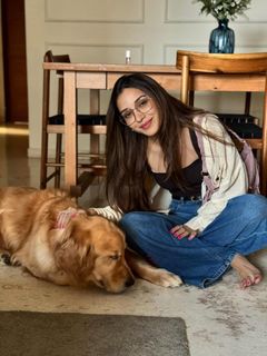 Helly Daruwala feet photo 2
