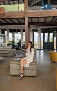Helly Daruwala feet photo 14
