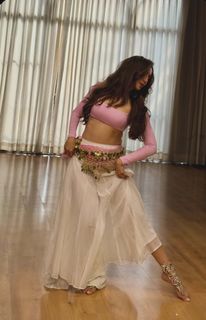 Helly Daruwala feet photo 7