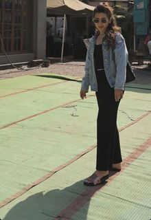 Helly Daruwala feet photo 6