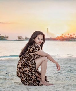 Helly Shah feet photo 11