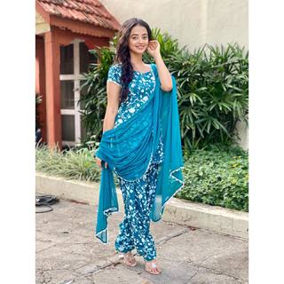 Helly Shah feet photo 12