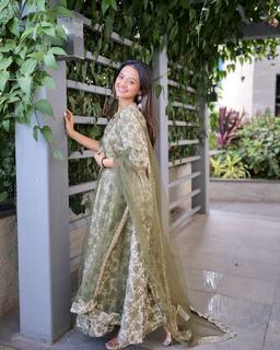 Helly Shah feet photo 6