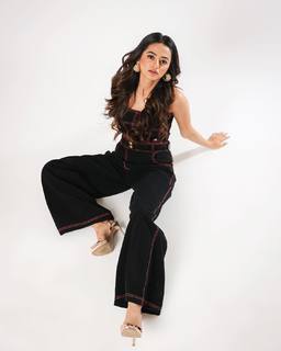 Helly Shah feet photo 18