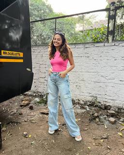 Helly Shah feet photo 3