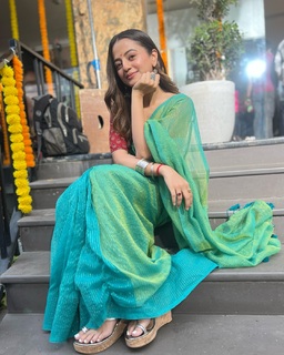 Helly Shah feet photo 10