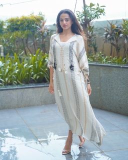 Helly Shah feet photo 7