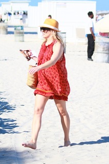 Heléne Yorke feet photo 15