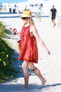 Heléne Yorke feet photo 14