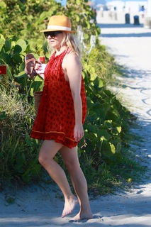 Heléne Yorke feet photo 12