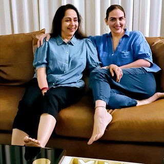 Hema Malini feet photo 3