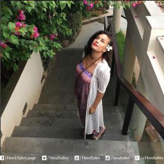Hend Sabry feet photo thumbnail