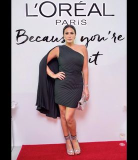 Hend Sabry feet photo thumbnail