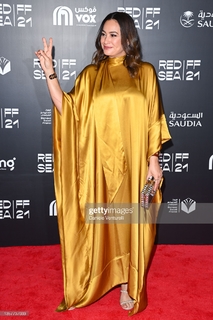 Hend Sabry feet photo thumbnail