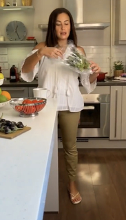 Hend Sabry feet photo thumbnail