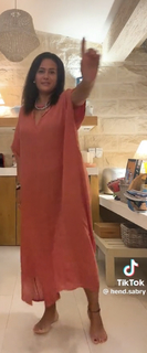 Hend Sabry feet photo thumbnail