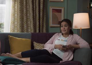 Hend Sabry feet photo thumbnail