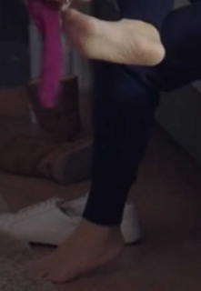 Hend Sabry feet photo thumbnail