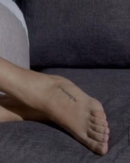 Hend Sabry feet photo thumbnail