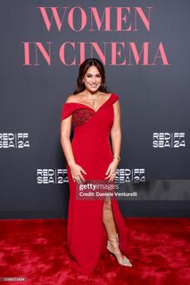 Hend Sabry feet photo thumbnail