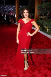 Hend Sabry feet photo thumbnail