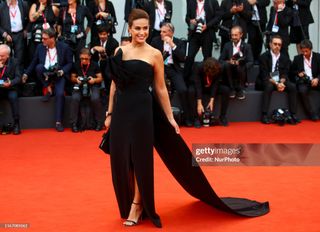 Hend Sabry feet photo thumbnail